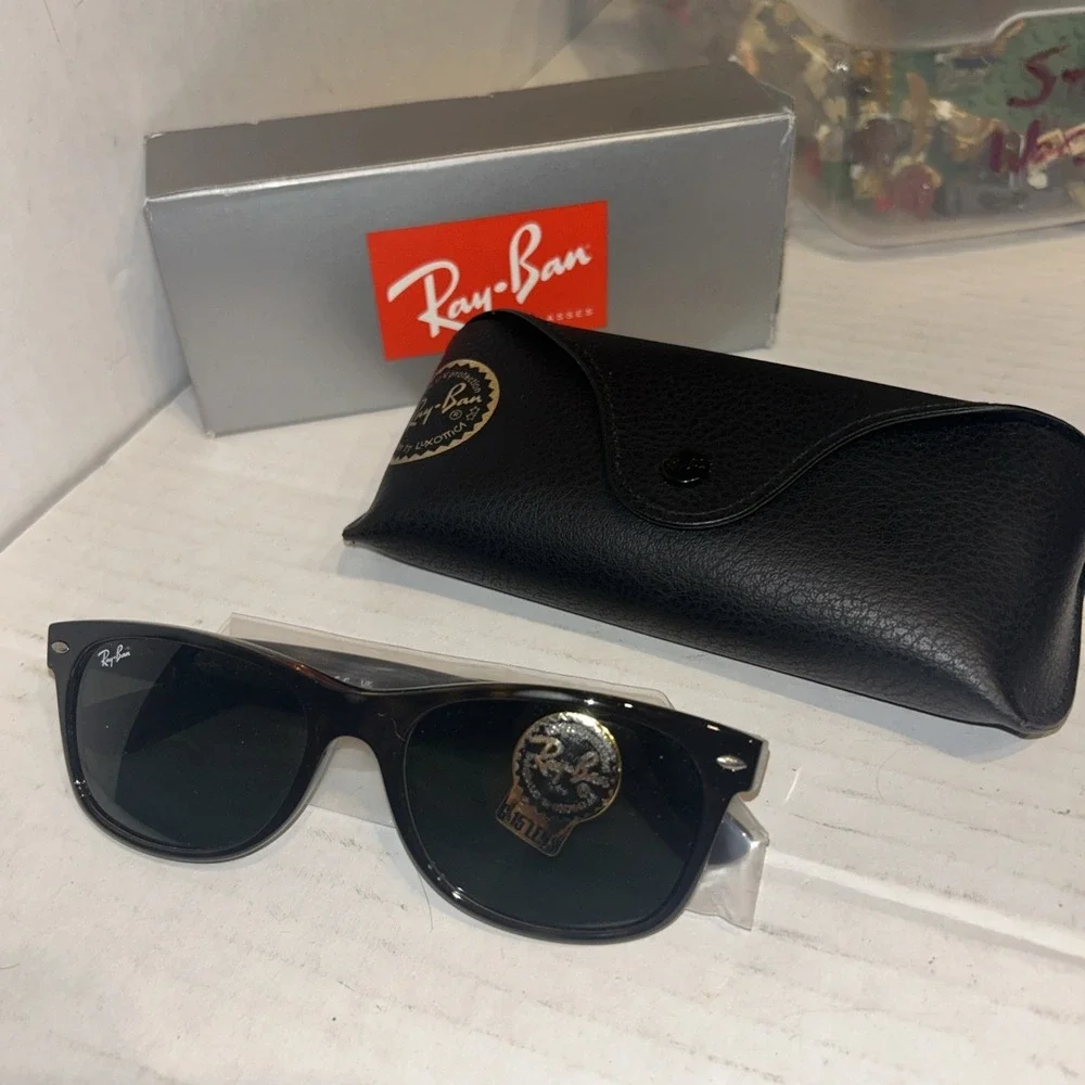 Ray-Ban New Wayfarer Tortoise/Green Classic G-15 55 mm Sunglasses RB2132 C1